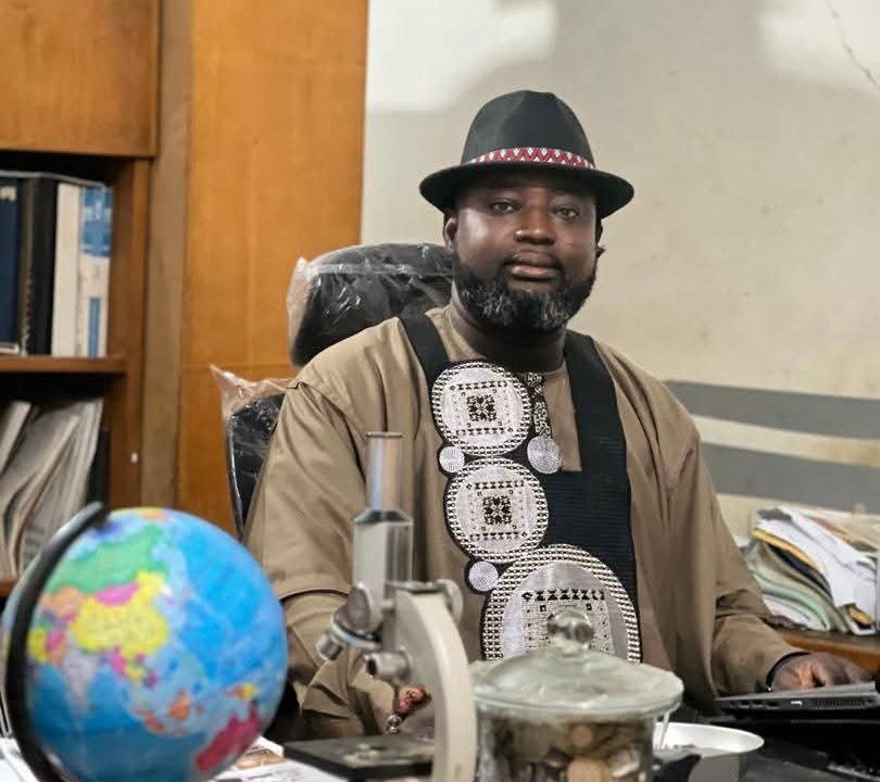 BRINGING SCIENCE HOME: HOW ZAKARIA OSMAN FROKO IS TEACHING PHYSICS AND CHEMISTRY IN WAALI ON TIKTOK